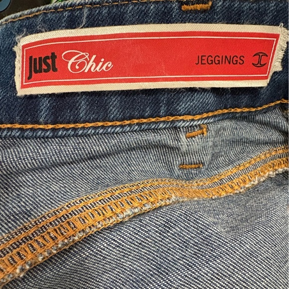 Just Cavalli size 27 denim graphic jeans. Jeggins, skinny, gold hardware - Picture 9 of 9